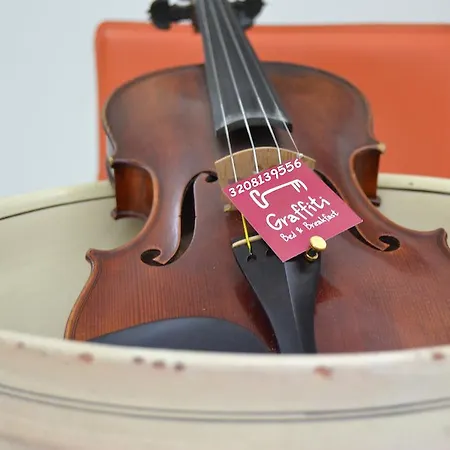 Bed & Breakfast Graffiti 4*