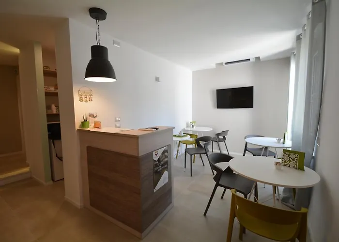 Bed & Breakfast Graffiti 4*